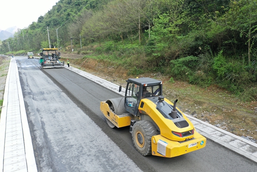 河池公路发展中心强力推进27个交通建设项目工作纪实
